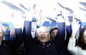 Japan's former Health Minister Yoichi Masuzoe (C) shouts ''banzai'' (cheers) with his supporters at his office in Tokyo February 9, 2014. 