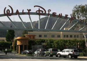 The main gate of entertainment giant Walt Disney Co. is pictured in Burbank, California May 5, 2009. Credit: Reuters/Fred Prouser 