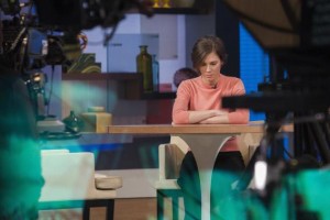 Amanda Knox sits alone before being interviewed on the set of ABC's ''Good Morning America'' in New York January 31, 2014. CREDIT: REUTERS/ANDREW KELLY