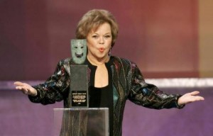 Actress and former diplomat, Shirley Temple Black, 77, accepts the Screen Actors Guild Life Achievement Award at the 12th annual Screen Actors Guild Awards in Los Angeles, California January 29, 2006. - RTXO6UP