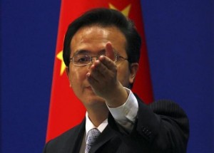  China's Foreign Ministry spokesman Hong Lei asks journalists for questions during a news conference in Beijing July 7, 2011. Credit: Reuters/David Gray 