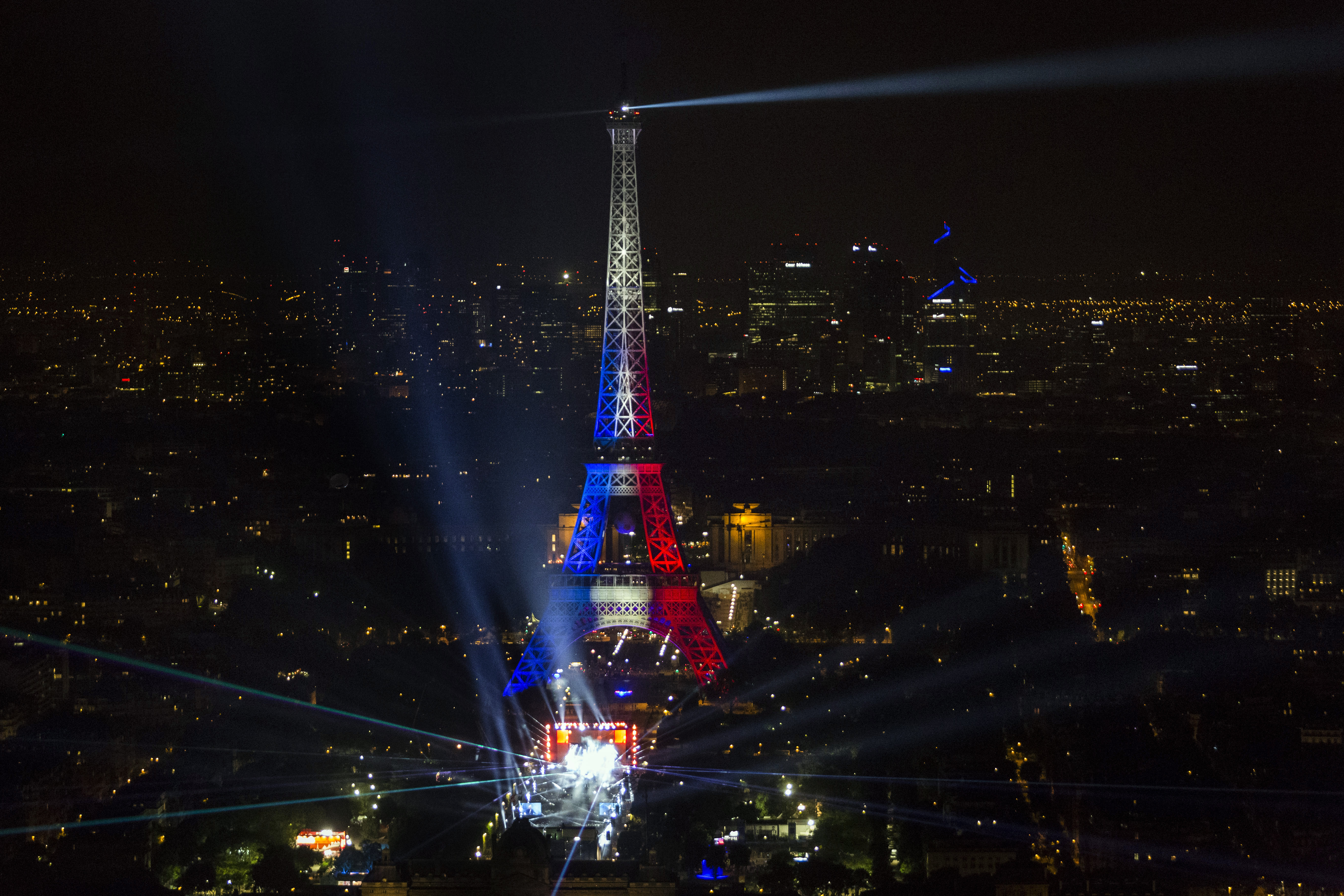 Eiffel Tower to don US colours after Orlando killings