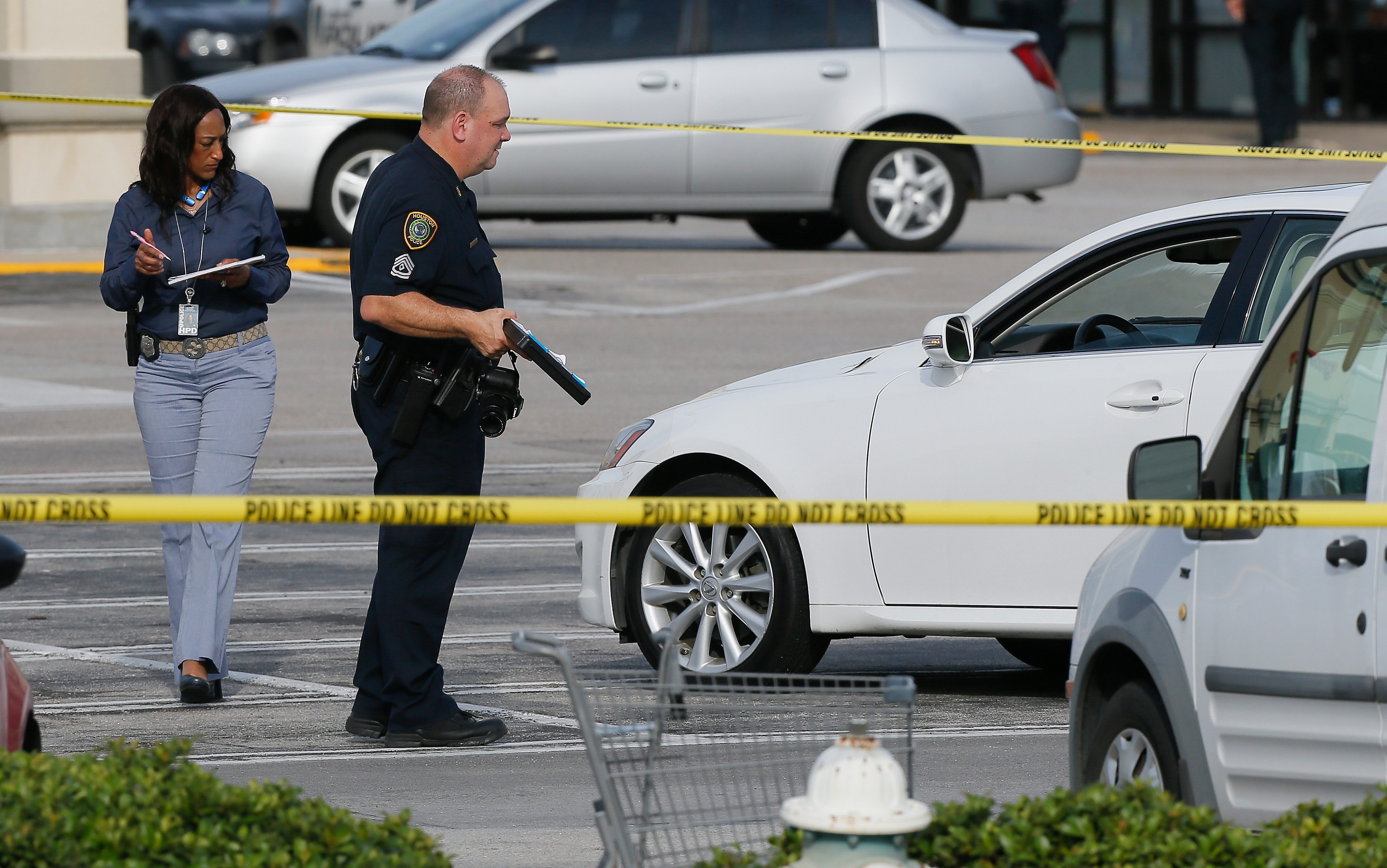 Nine injured in Houston shooting, suspect killed