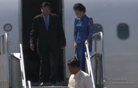 Cambodian Prime Minister Hun Sen arrives at the Ninoy Aquino International Airport at around 2 p.m. He is one of the 10 ASEAN leaders who will attend the 30th ASEAN Summit on Saturday, April 29 in Manila. (Photo grabbed from RTVM video)