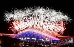 Fireworks explode over the Fisht Olympic Stadium during the closing ceremony for the 2014 Sochi Winter Olympics, February 23, 2014. REUTERS/Alexander Demianchuk 