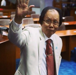 Justice Cuevas waves at the gallery during the Corona Impeachment trial
