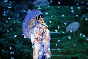 Katy Perry performs ''Unconditionally'' at the 41st American Music Awards in Los Angeles, California November 24, 2013. Credit: Reuters/Lucy Nicholson