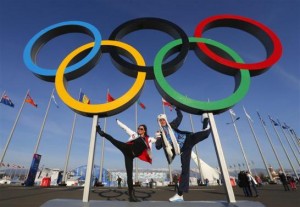 People pose for a picture in front of the Olympic rings at the Olympic Park at the Sochi 2014 Winter Olympics, February 7, 2014. CREDIT: REUTERS/LASZLO BALOGH