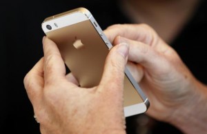  The gold colored version of the new iPhone 5S is seen after Apple Inc's media event in Cupertino, California September 10, 2013. Credit: Reuters/Stephen Lam 