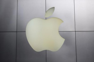  The Apple logo is pictured at its flagship retail store in San Francisco, California January 27, 2014. Credit: Reuters/Robert Galbraith 