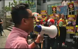 Filipino activists denounce Chinese vessels' use of water cannon against Filipino fishermen in disputed shoal in South China Sea, saying it is an act of aggression and a violation of sovereignty. (Photo grabbed from Reuters video)