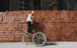 A labourer works at a construction site in Hangzhou, Zhejiang province, April 14, 2014. China's economy grew at its slowest pace in 18 months in the first quarter of 2014, official data showed on Wednesday, with signs of waning momentum already prompting limited government action to steady the world's second-largest economy. Picture taken April 14, 2014. REUTERS/William Hong 