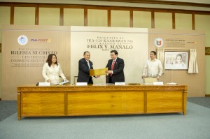Iglesia Ni Cristo Executive Minister Eduardo V. Manalo receives the” official first day cover” of the INC Centennial Commemorative Stamp from  Philippine Postal Corporation Chairman Cesar N. Sarino. (Photo courtesy INC Executive News)
