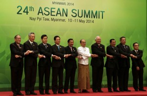 NAY PYI TAW, Myanmar) President Benigno S. Aquino III links arms with his counterparts in the Association of Southeast Asian Nations (ASEAN) for the traditional group photo opportunity during the 24th ASEAN Summit Plenary at the Jade Hall of the Myanmar International Convention Center here on Sunday (May 11). “Moving Forward in Unity to a Peaceful and Prosperous Community” is the theme for this year’s ASEAN Summit, highlighting the importance of a united ASEAN. Also in the photo are Lao People’s Democratic Republic Prime Minister Thongsing Thammavong, Indonesia President Susilo Bambang Yudhoyono, Kingdom of Cambodia Prime Minister Samdech Hun Sen, Malaysia Prime Minister Dato Seri Haji Mohammad Najib Razak, 24th ASEAN Summit Chairman Republic of the Union of Myanmar President U Thein Sein, Brunei Darussalam Sultan Haji Hassanal Bolkiah Mu’zzaddin Waddaulah, Socialist Republic of Vietnam Prime Minister Nguyen Tan Dung, Kingdom of Thailand Deputy Prime Minister Phongthepth Epkanjana and Singapore Prime Minister Lee Hsien Loong. (PLDT powered by SMART) (Photo by Ryan Lim / Malacañang Photo Bureau)
