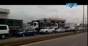 roads jammed to bat port