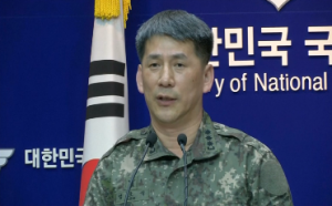 South Korean chief of public affairs of Joint Chiefs of Staff (JCS), Eom Hyo-sik announces in a news briefing that North Korean artillery fires at least one shot which landed near a South Korean navy patrol ship at the disputed maritime border, but did not hit the vessel. (Photo grabbed from Reuters video)