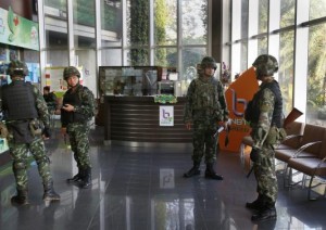 Thai soldiers occupy the foyer of the National Broadcasting Services of Thailand television station in Bangkok May 20, 2014.Thailand's army declared martial law on Tuesday to restore order after six months of anti-government protests which have left the country without a functioning government.The declaration did not constitute a coup and was made in response to deteriorating security, an army general said.   REUTERS/Athit Perawongmetha 