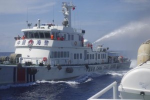 Reuters file photo. A Chinese ship (L) uses water cannon on a Vietnamese Sea Guard ship on the South China Sea near the Paracels islands, in this handout photo taken on May 2, 2014 and released by the Vietnamese Marine Guard on May 8, 2014