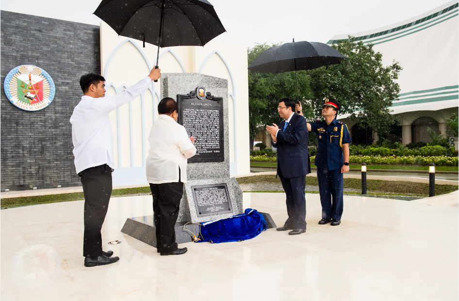 Iglesia Ni Cristo Executive Minister Eduardo V. Manalo and National Historical Commission of the Philippines Executive Director Ludovico Badoy unveiled on July 24 the national historical marker inside the INC Central office along Commonwealth Avenue in Quezon City. The historical marker recognizes the INC's contribution to national history on its Centennial year. (Photo courtesy of INC Executive News)
