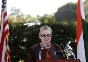  U.S. ambassador to India Nancy Powell addresses the media before she presented Explosive Ordnance Disposal Suits (EOD 9), Helmets and Disruptors to the Mumbai Police at a function in the U.S. embassy in New Delhi April 3, 2014. Credit: Reuters/Anindito Mukherjee