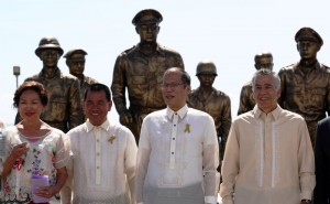 President Benigno S. Aquino III, joined by Leyte Governor Leopoldo Dominico Petilla Palo, Leyte Municipal Mayor Remedios Petilla and United States of America Ambassador to the Philippines His Excellency Philip Goldberg, for a snap shot during the 70th Anniversary of the Leyte Gulf Landing at the MacArthur Landing Memorial National Park in Candahug, Palo, Leyte on Monday (October 20), with the theme: “Leyte 1944, Leyte 2014: Yesterday’s Heroes, Today’s Inspiration on the Road to Recovery.” (Photo by Ryan Lim / Malacañang Photo Bureau)