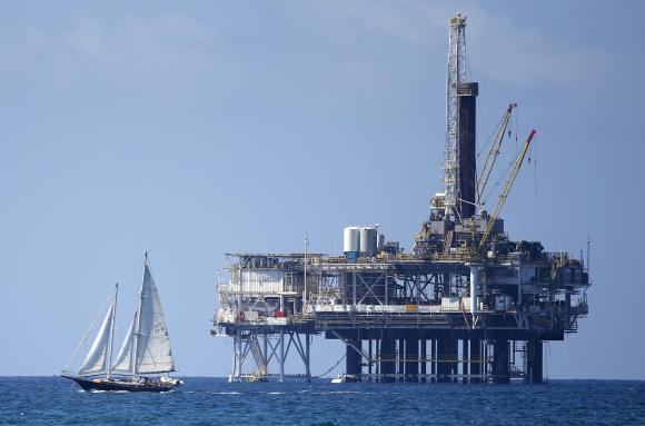 An offshore oil platform is seen in Huntington Beach, California September 28, 2014. REUTERS/Lucy Nicholson/Files