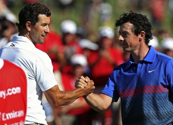 Australia's Adam Scott (L) shakes hands with Northern Ireland's Rory McIlroy after they finished on the eighteenth and final hole during the fourth round of the Australian Open golf tournament at Royal Sydney Golf Club December 1, 2013. CREDIT: REUTERS/STEVE CHRISTO