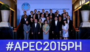 Delegates of the APEC 2015 Informal Senior Officials' Meeting pose for an official family photo. At the front row are (from left) Megawati Manan-Brunei, Raul Patino-Peru, Laura Del Rosario-Philippines Chair, Tan Jian-China, and Quynh Mai Pham-Vietnam; (second row, from left) Doris Magsaysay Ho-Asean Business Advisory Council, Sasanee Sahussarungsi-Thailand, Carlos Pinera-Mexico, Alison Mann-New Zealand, and Mak Ching Yu-Hong Kong; (third row, from left) Ivan Pomaleu-Papua New Guinea, Susan Gregson-Canada, Andres Culogovski-Chile, and Antonio Basilio-PECC; (fourth row, from left) Tatsuo Sato-Japan (MOFA), Manuel Esguerra-Philippines, Toshiyuki Sakamoto-Japan (METI), Yuri Thamrin-Indonesia, Dato 'N Vasudevan-Malaysia, and Robert Shiao Wong-USA; (fifth row, from left) Tai Chu-Chinese Taipei, Valery Sorokin-Russia, Ark Boon Lee-Singapore, John Larkin-Australia, Allan Bollard-APEC Secretariat, Executive Director, and Young Bae Choi-South Korea. (Courtesy Rey S. Baniquet / NIB)