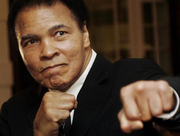 U.S. boxing great Muhammad Ali poses during the Crystal Award ceremony at the World Economic Forum (WEF) in Davos, Switzerland January 28, 2006. CREDIT: REUTERS/ANDREAS MEIER
