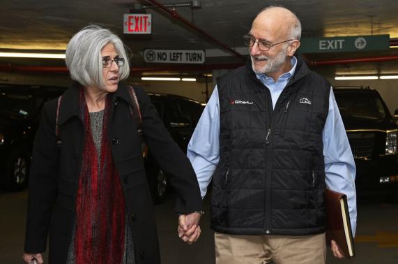 Alan and Judy Gross walk through a parking garage after arriving for a news conference at a law firm in Washington December 17, 2014. CREDIT: REUTERS/KEVIN LAMARQUE