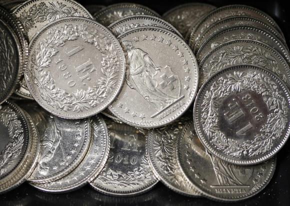 One Swiss franc coins are seen in a cash drawer in Bern January 16, 2015. CREDIT: REUTERS/THOMAS HODEL