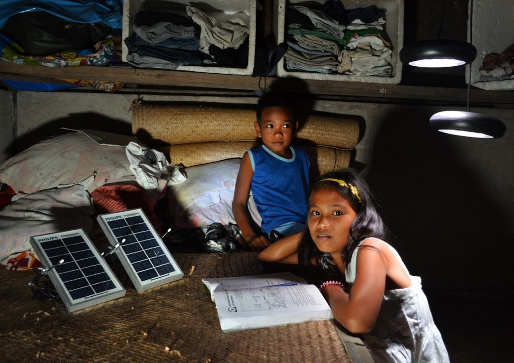 Through online donations, WWF’s Gift of Light Project aims to deploy hundreds of portable solar lamps, providing, safe, clean and free power to off-grid Filipino communities. Shown is Kyla Joy Dominguez and her brother Niño, no longer studying by candlelight. (Gregg Yan / WWF)