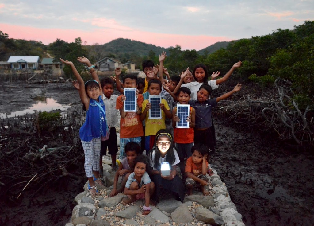 Gifted with solar panels and LED lamps, children revel in Beton Island, Northern Palawan. (Gregg Yan / WWF) 