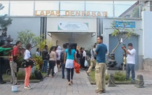 Exterior of the Kerobokan jail in Indonesia where the two Australians on death row are being held. (Courtesy Reuters/Photo grabbed from Reuters video)