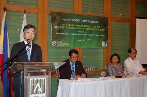 His Excellency Mr. Kazuhide Ishikawa delivered his speech at the signing ceremony.