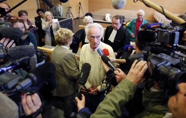 Pierre Le Guennec (R) and his wife Danielle (L)  are surrounded by the media following the verdict of their trial at the courthouse in Grasse, southeastern France, March 20, 2015. REUTERS/Eric Gaillard