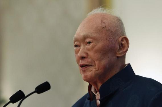 Singapore's former Prime Minister Lee Kuan Yew speaks during his book launch at the Istana in Singapore August 6, 2013.   REUTERS/Edgar Su