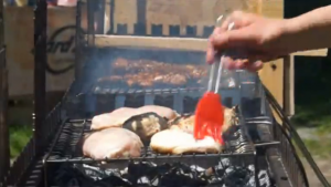 Kremlin_Shaped_barbecue_grills_a_hit_in_Ukraine_capital