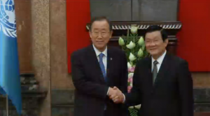United Nations Secretary General Ban Ki-moon hold talks with Vietnamese top leaders in Hanoi.  The General Secretary also made a remark on the maritime territories tension that involves Vietnam, China and other Asian countries.  (Photo grabbed from Reuters video/Courtesy Reuters)