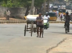 At least 1,400 people die in India as temperatures soar above 47 Celsius.  (Photo grabbed from Reuters video/Courtesy Reuters)