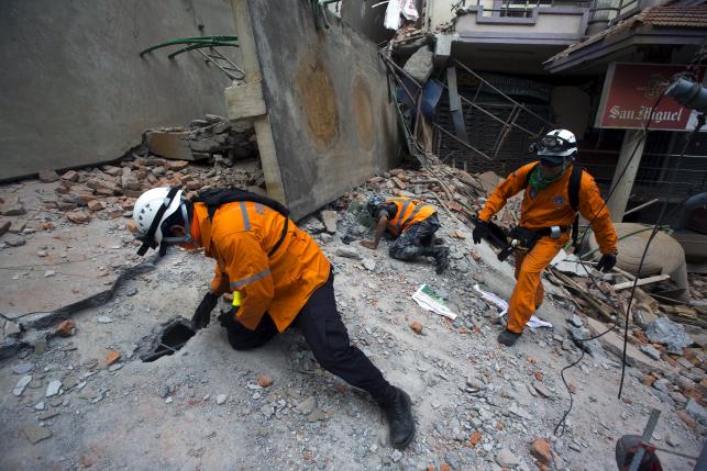 Nepalese military personnel and International rescue check on a collapsed building after an earthquake in the centre of Kathmandu, Nepal, May 12, 2015. REUTERS/Athit Perawongmetha