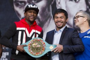 Undefeated WBC/WBA welterweight champion Floyd Mayweather Jr. (L) of the U.S. and WBO welterweight champion Manny Pacquiao of the Philippines pose with the WBC championship belt during a final news conference at the MGM Grand Arena in Las Vegas, Nevada April 29, 2015.  REUTERS/Las Vegas Sun/Steve Marcus