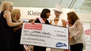 Designers_create_wedding_dresess_out_of_toilet_paper_for_a_cash_prize