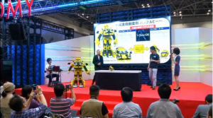 Transformer_robot_prototype_wows_Japanese_fair_crowds_2