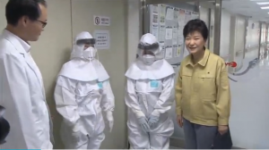 South Korean President Park Geun-hye visits National Medical Centre in Seoul where Middle East Respiratory Syndrome (MERS) patients are hospitalized. (Phto grabbed from Reuters video/Courtesy Reuters)