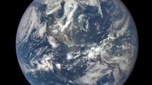 2015-07-21_1107NASA_satellite_camera_takes_photo_of_Earth_from_a_distance_of_one_million_miles