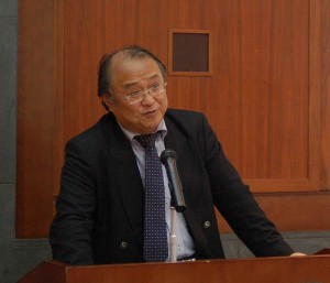 Minister and Deputy Chief of Mission Tetsuro Amano gives a congratulatory message.