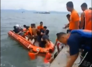 Rescuers bringing in some of the survivors from the capsized ferry near the port of Ormoc City in Leyte. (photo grabbed from Reuters video/Courtesy Reuters)
