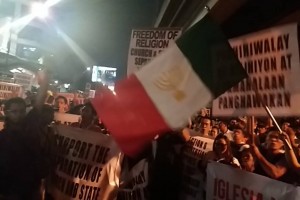 9.55pm_INC101_John_Dale_Daza_pic01