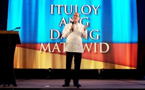 President Benigno S. Aquino III graces the gathering of friends of the Liberal Party (LP) in a restaurant in San Juan Tuesday (August 4). The President is the titular head and the Party Chairman of LP. (Photo by Gil Nartea / Malacanang Photo Bureau)
